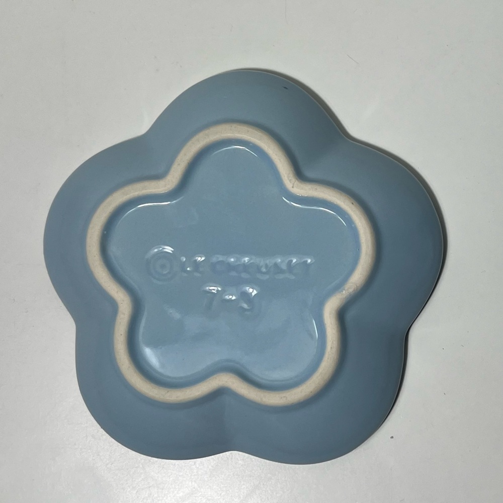 Le Creuset Stoneware Flower Petal Scalloped Trinket Dish Plate Tray - Picture 10 of 11